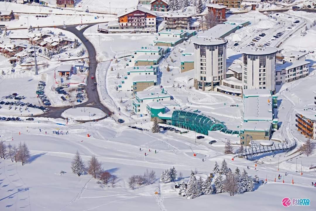 46 Vale C'E' Al Villaggio Olimpico Di Colle Sestriere Exteriör bild