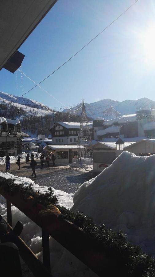 46 Vale C'E' Al Villaggio Olimpico Di Colle Sestriere Exteriör bild