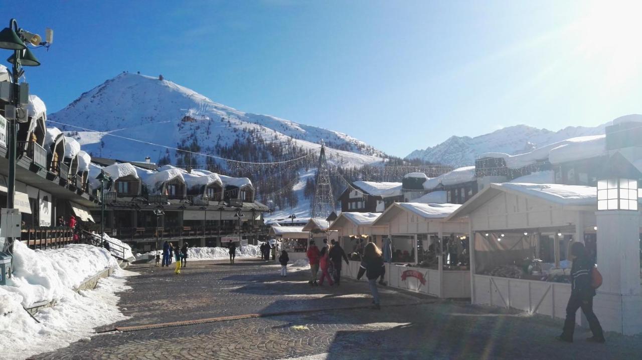 46 Vale C'E' Al Villaggio Olimpico Di Colle Sestriere Exteriör bild
